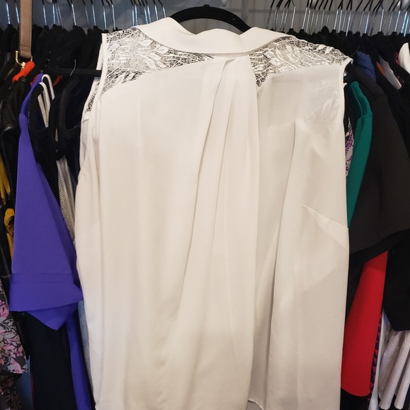 Covington sleeve blouse with lace detailing - Picture 1 of 2